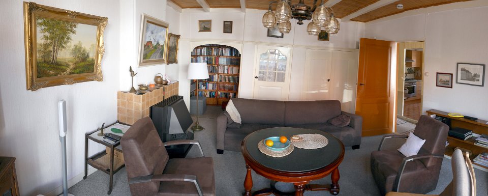 Wohnzimmer - Flurtür Bücherecke Sofa